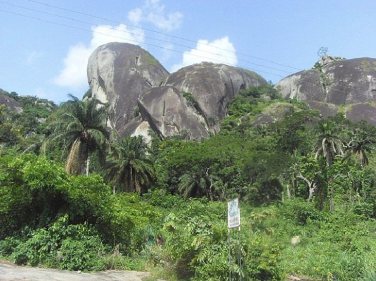 The Giant Footprint of Ukhuse Oke.jpg 1